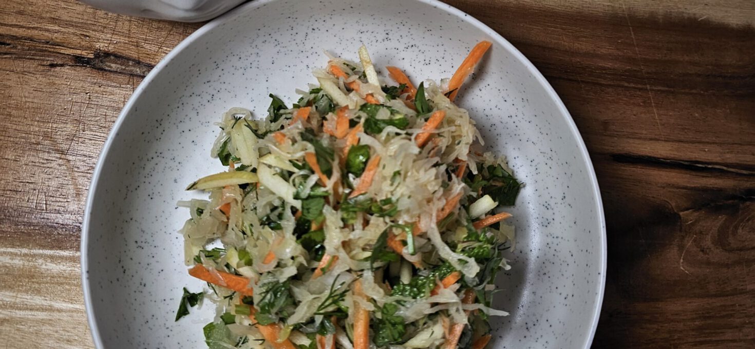 Sauerkrautsalat mit Orangen-Dressing