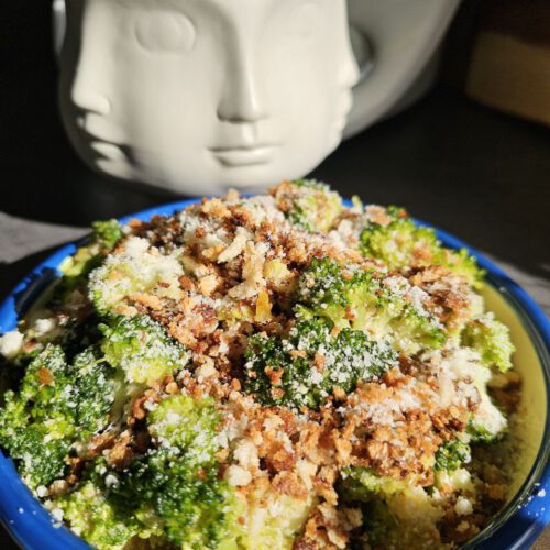 Knackiger Brokkoli-Salat mit Zitronen-Ingwer-Dressing