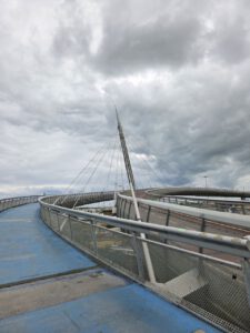 Ponte del Mare in Pescara – Fußgänger- und Fahrradbrücke über den Fluss Pescara
