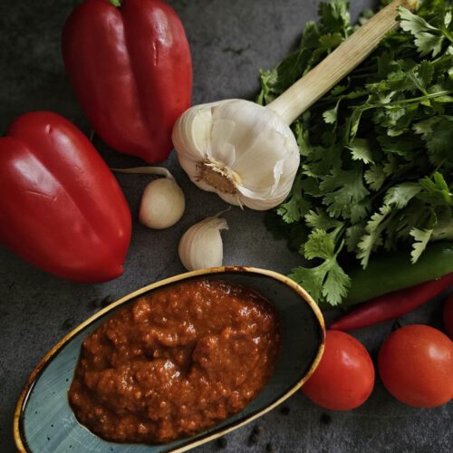 Hausgemachte Adjika Paprikapaste – würzig, scharf und aromatisch