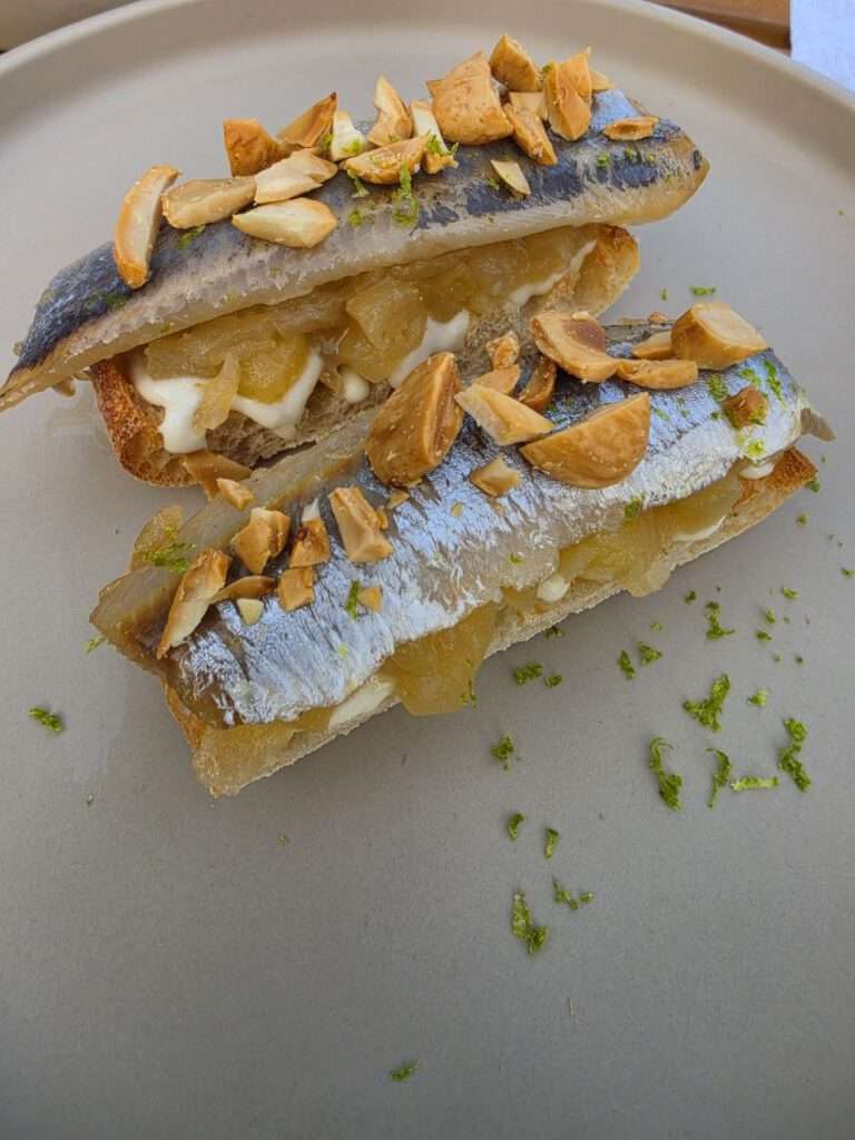 Ronda mit Kind: Setenil de las Bodegas, weiße Dörfer und Andalusiens Olivenöl-Paradies 6 Ronda mit Kind: Setenil de las Bodegas, weiße Dörfer und Andalusiens Olivenöl-Paradies Fischgericht im Hotelrestaurant El Palmeral bei Ronda