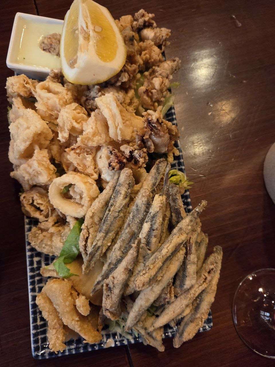 Málaga: Tipps für eine entspannte Städtereise in Andalusien 8 Málaga: Tipps für eine entspannte Städtereise in Andalusien Fritura Malagueña – frittierter Fisch, Spezialität in Málaga
