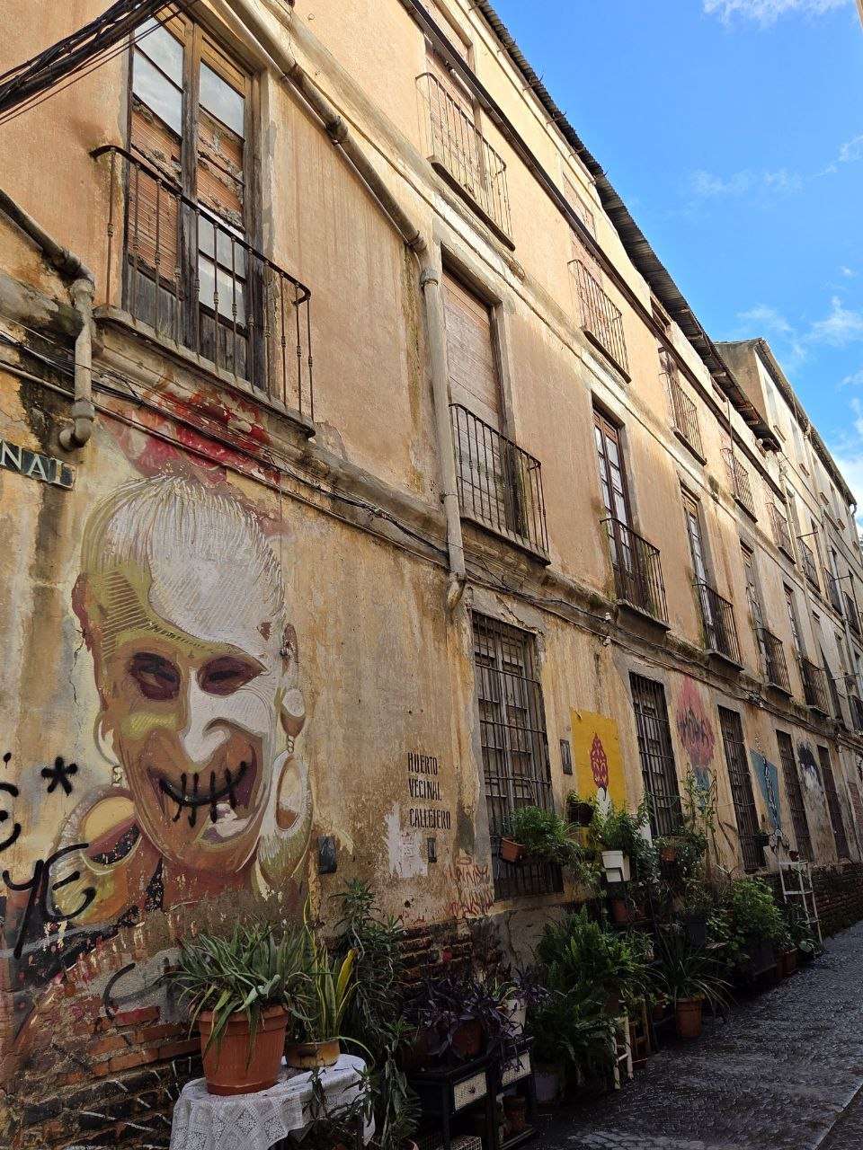 Málaga: Tipps für eine entspannte Städtereise in Andalusien 4 Málaga: Tipps für eine entspannte Städtereise in Andalusien Street-Art-Wandbild in der Altstadt von Málaga